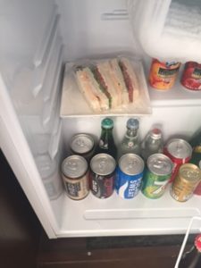 ハイアットで朝食のサンドイッチが冷蔵庫に