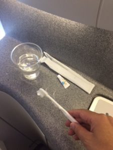 機内での歯磨き