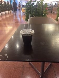 羽田空港の無料アイスコーヒー