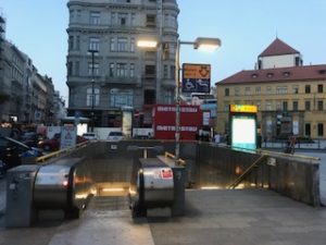 プラハの地下鉄入口
