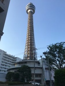 横浜マリンタワー全景